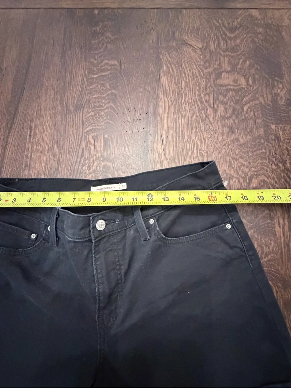 Levis sleek black